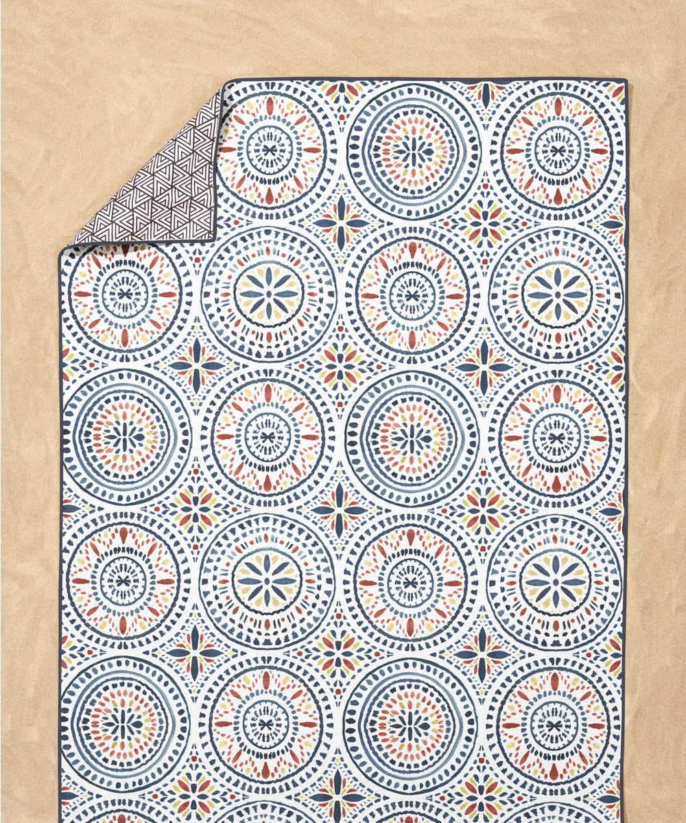 Tesalate Sundial towel detail view