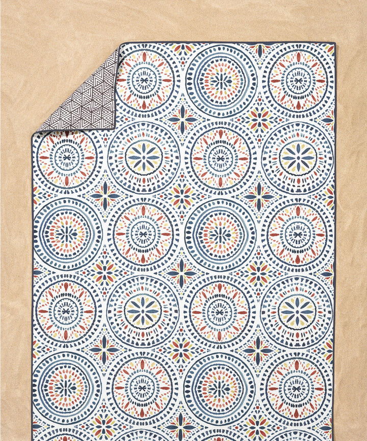 Tesalate Sundial towel detail view